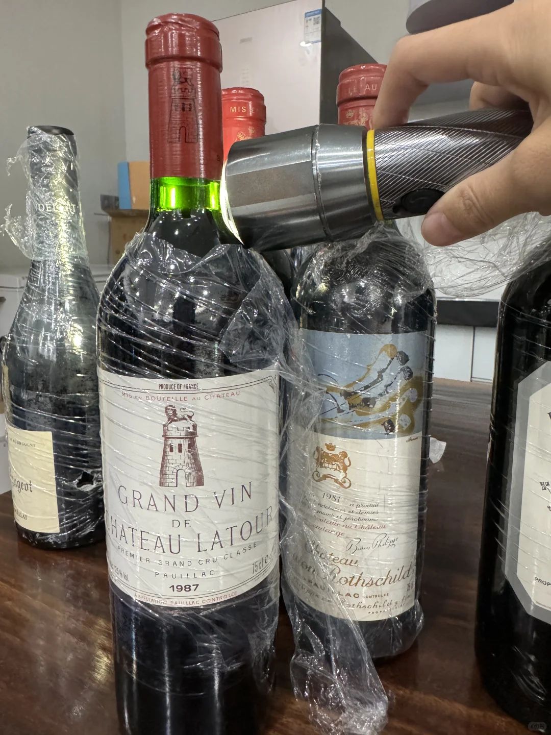 香港紅酒上門估價與即場交收流程示意