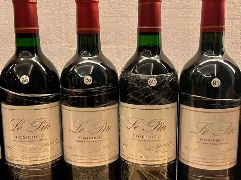 拉菲與里鵬酒瓶對比