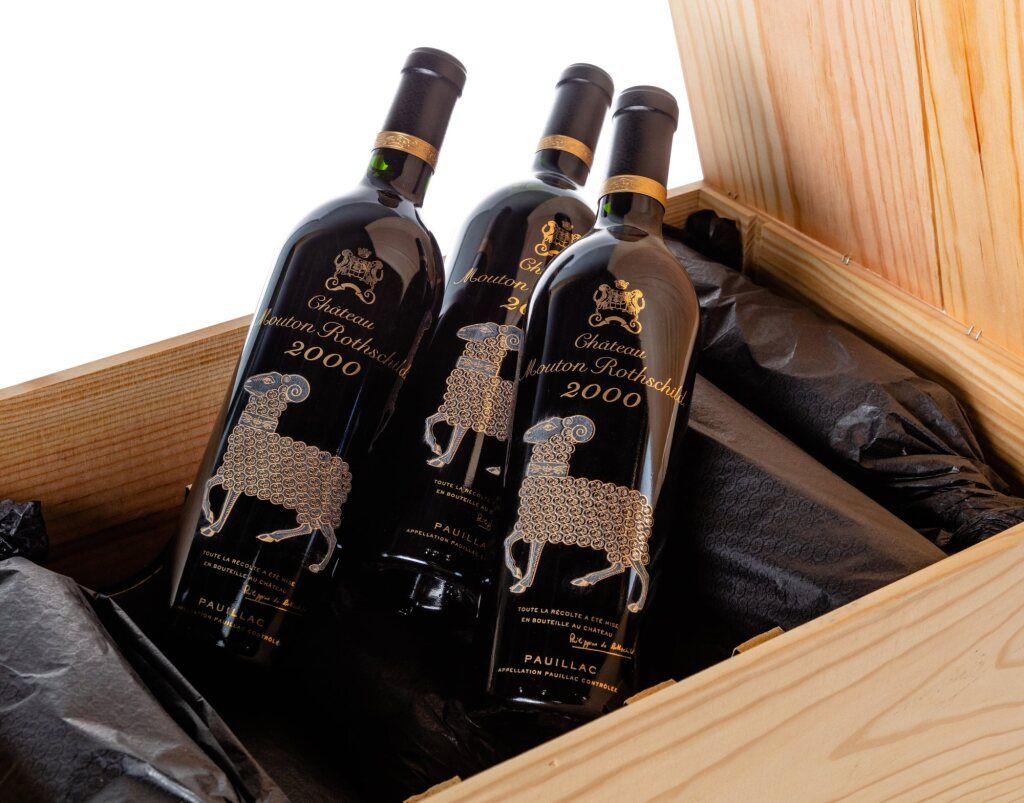 Château Mouton Rothschild 2000 年千禧金羊瓶身雕刻