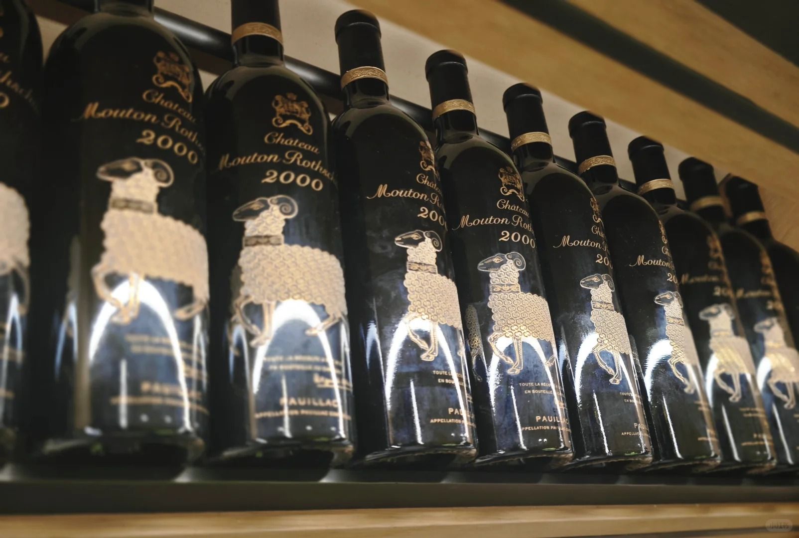 Mouton 2000 Gold Ram Bottle