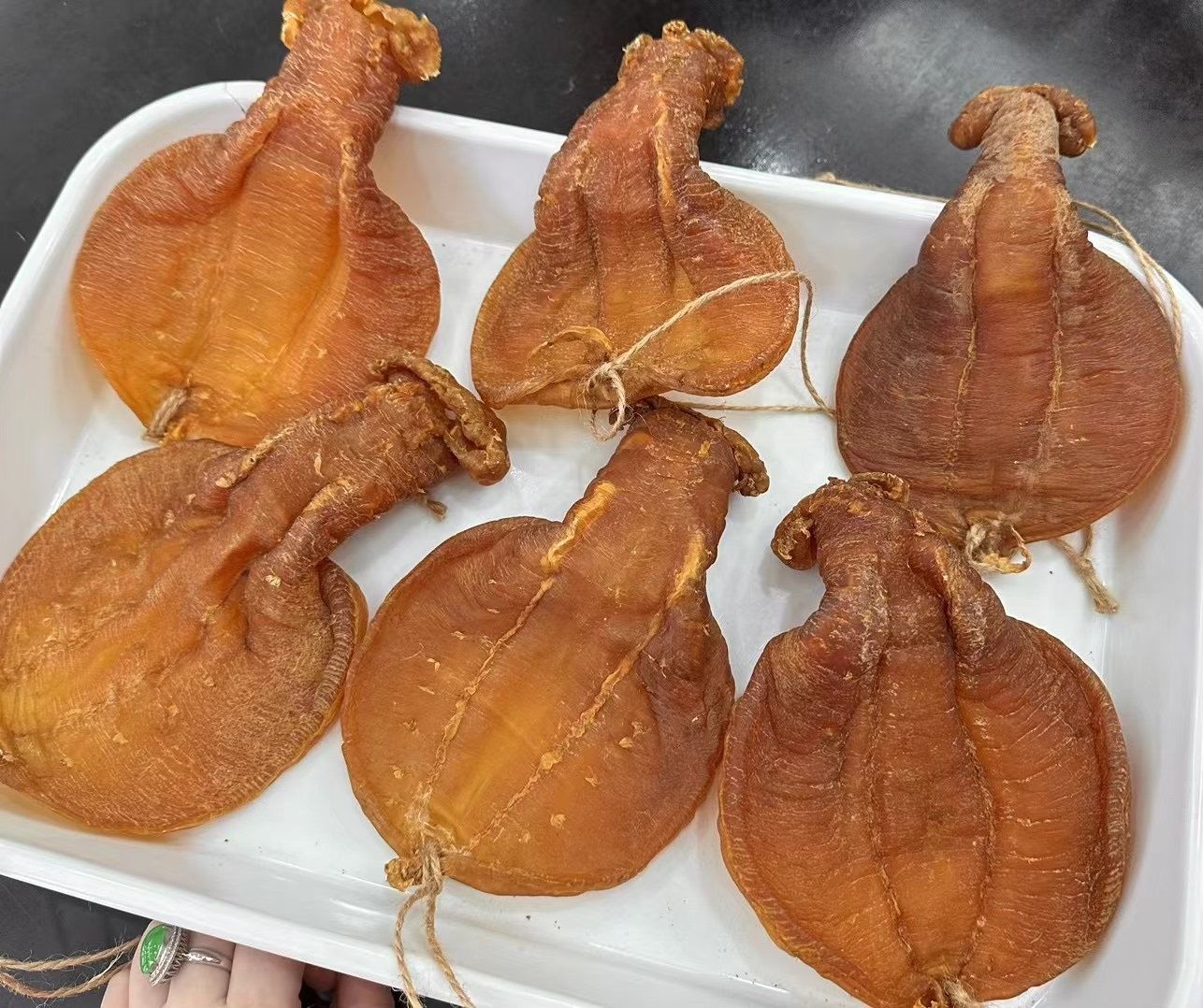 質地堅硬、膠質濃厚的石肚花膠