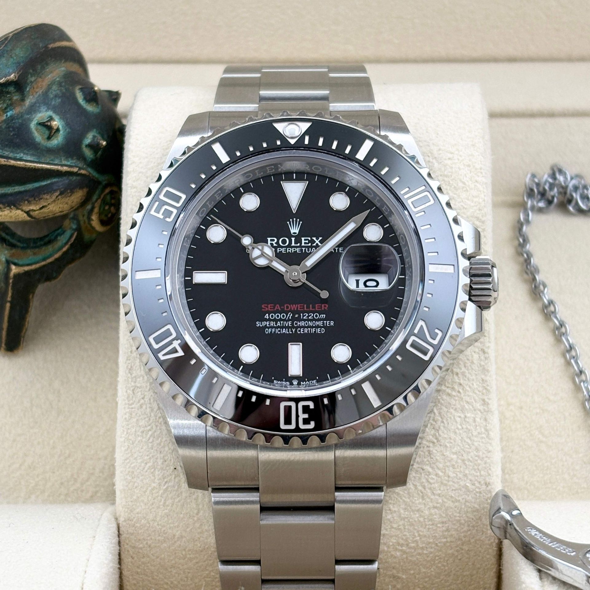 Rolex Sea-Dweller 近拍（示意）