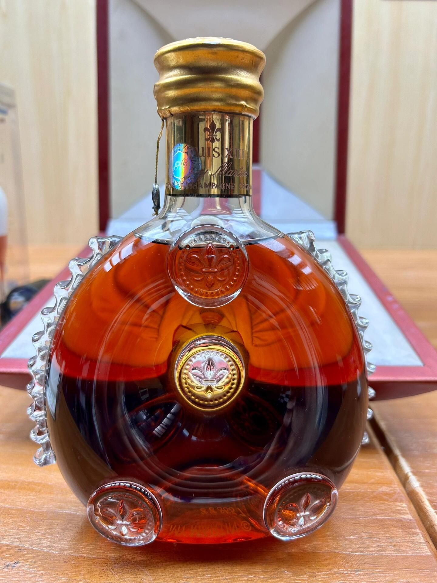 奢華的人頭馬路易十三干邑