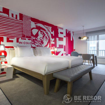 Radisson Red 6