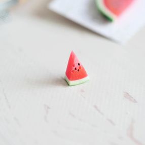 magnet,pin,