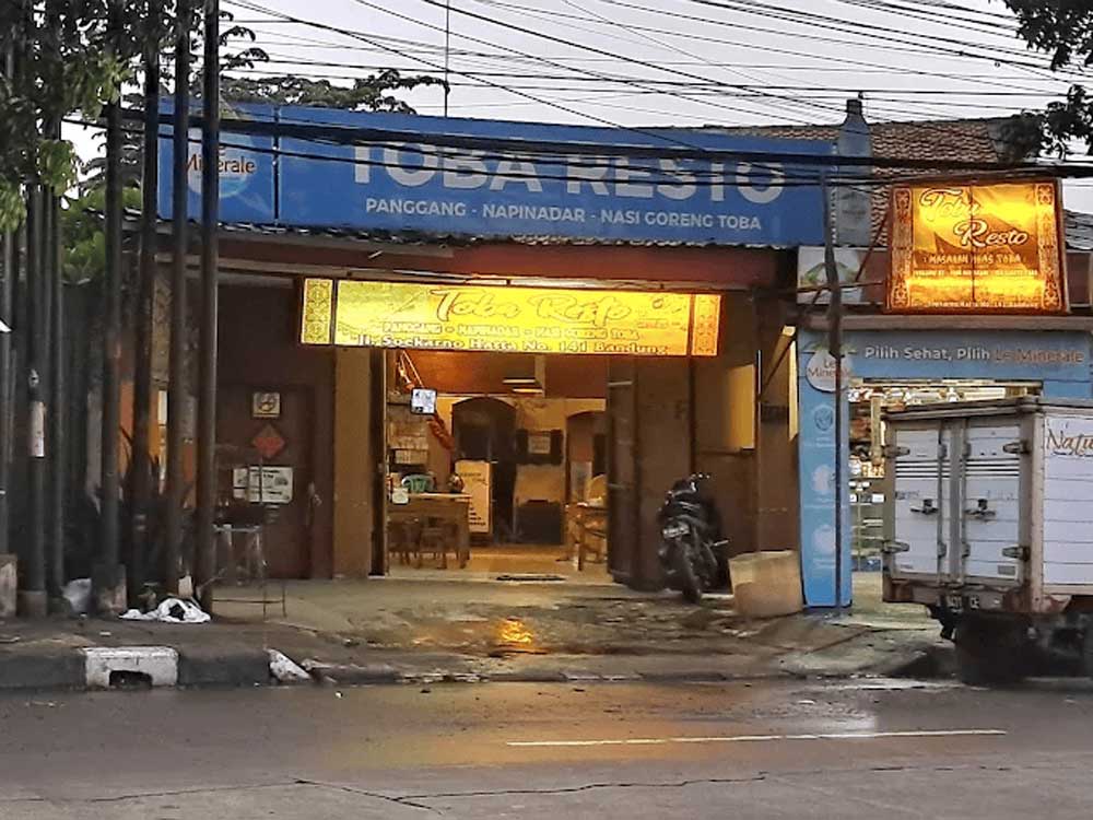 Tampilan lama fasad Toba Resto sebelum renovasi