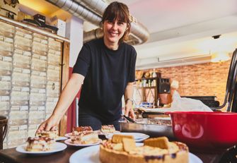 Bild für den Beitrag Das Sonnenschein Café für Menschen ohne festen Wohnsitz: Kaffee, Kuchen, Sandwiches, Wärme, Dies und Das