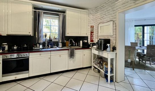 Freistehendes Einfamilienhaus auf Traumgrundstück in Top-Lage von Köln-Hahnwald-5