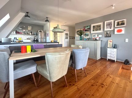 Hollenders Immobilien: Exklusives Dachgeschoss im Denkmalaltbau mit großer Terrasse und Blick bis zum Dom-5