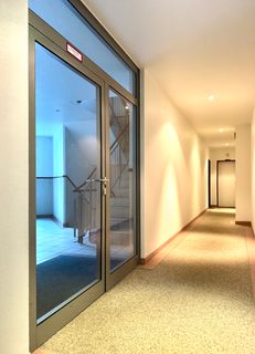 Hollenders Immobilien: Attraktive 2-Zimmer-Wohnung in modernem Mehrfamilienhaus mit Tiefgaragenstellplatz in zentraler Lage von Köln-Sülz-3