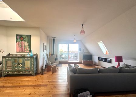 Hollenders Immobilien: Exklusives Dachgeschoss im Denkmalaltbau mit großer Terrasse und Blick bis zum Dom-4