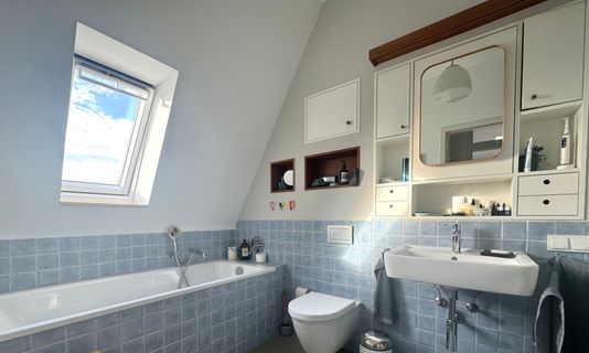 Hollenders Immobilien: Exklusives Dachgeschoss im Denkmalaltbau mit großer Terrasse und Blick bis zum Dom-13