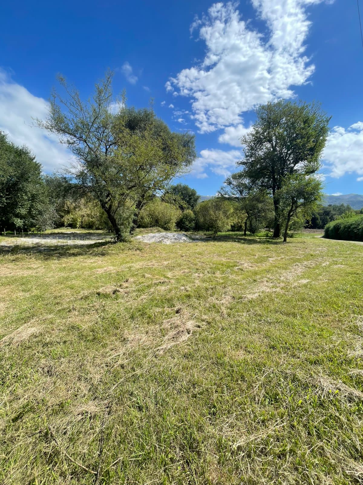 Lote de 2.890m² con arroyo en Alta Gracia, country golf - foto 4