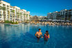 hyatt-ziva-los-cabos-infinity-pool-couple-3