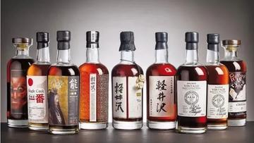 展示輕井澤藝妓系列的精美酒標,充滿東方藝術美感