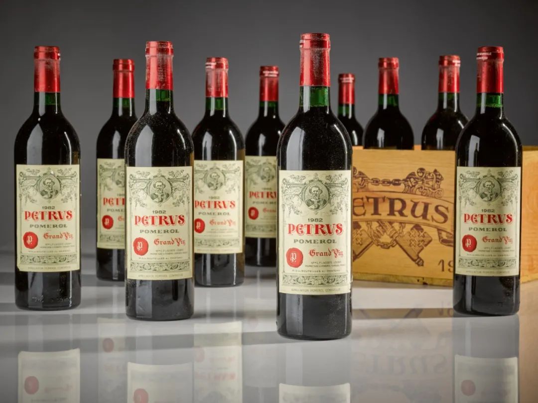 柏翠酒莊葡萄園日落時的壯麗景色，象徵著頂級紅酒的誕生地。