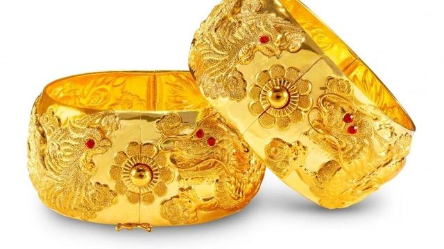 999足金龍鳳手鐲，發黑時先看鋼印和表面，不必為了賣相先拋光