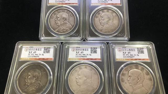 PCGS 與 NGC 評級盒裝銀元，盒子保持封裝，標籤朝外