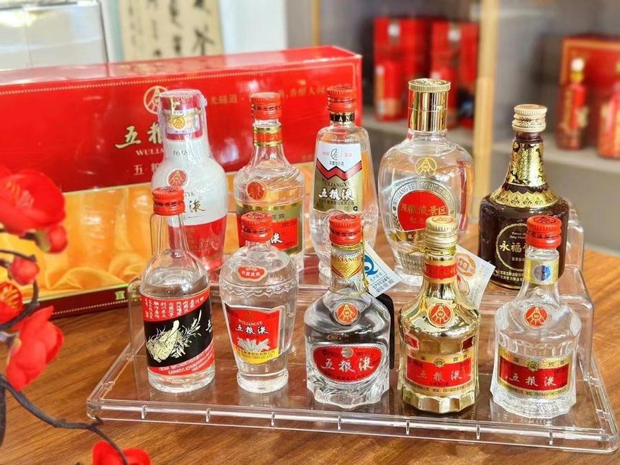 展示架上的其他中國名酒