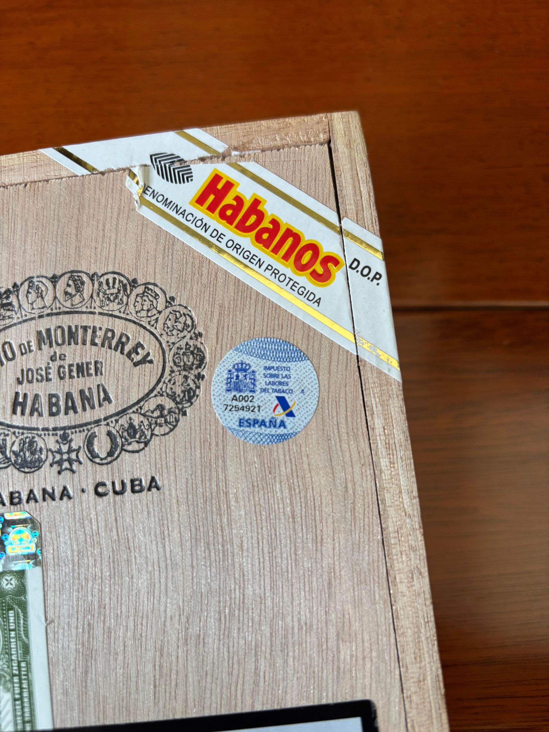 Cohiba、Davidoff、Montecristo 煙標與盒底印章鑑定示意