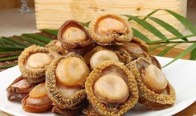 幾隻體型碩大、表面佈滿糖霜的日本乾鮑