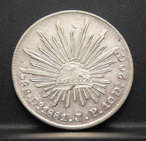 一枚墨西哥鷹洋，幣面帶有歷史流通的戳記