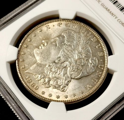 一枚品相精美的美國摩根銀元特寫