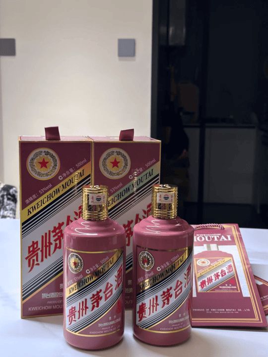 2025乙巳蛇年茅台包裝盒與瓶身，設計精美