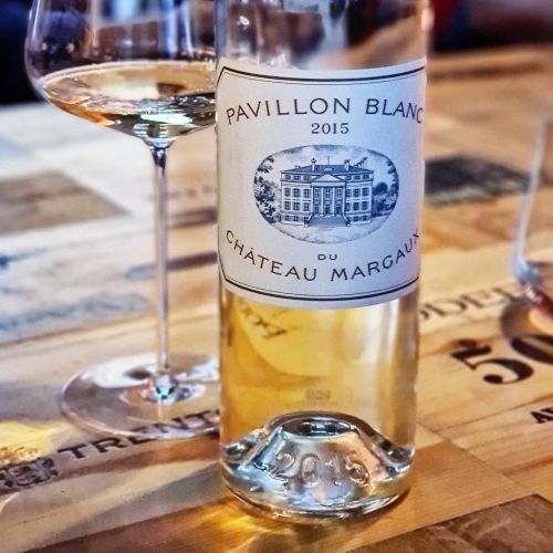 瑪歌酒莊白酒 Pavillon Blanc 的酒瓶