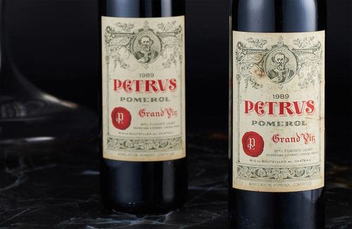 經典的 Petrus 紅酒瓶，設計簡潔而高貴
