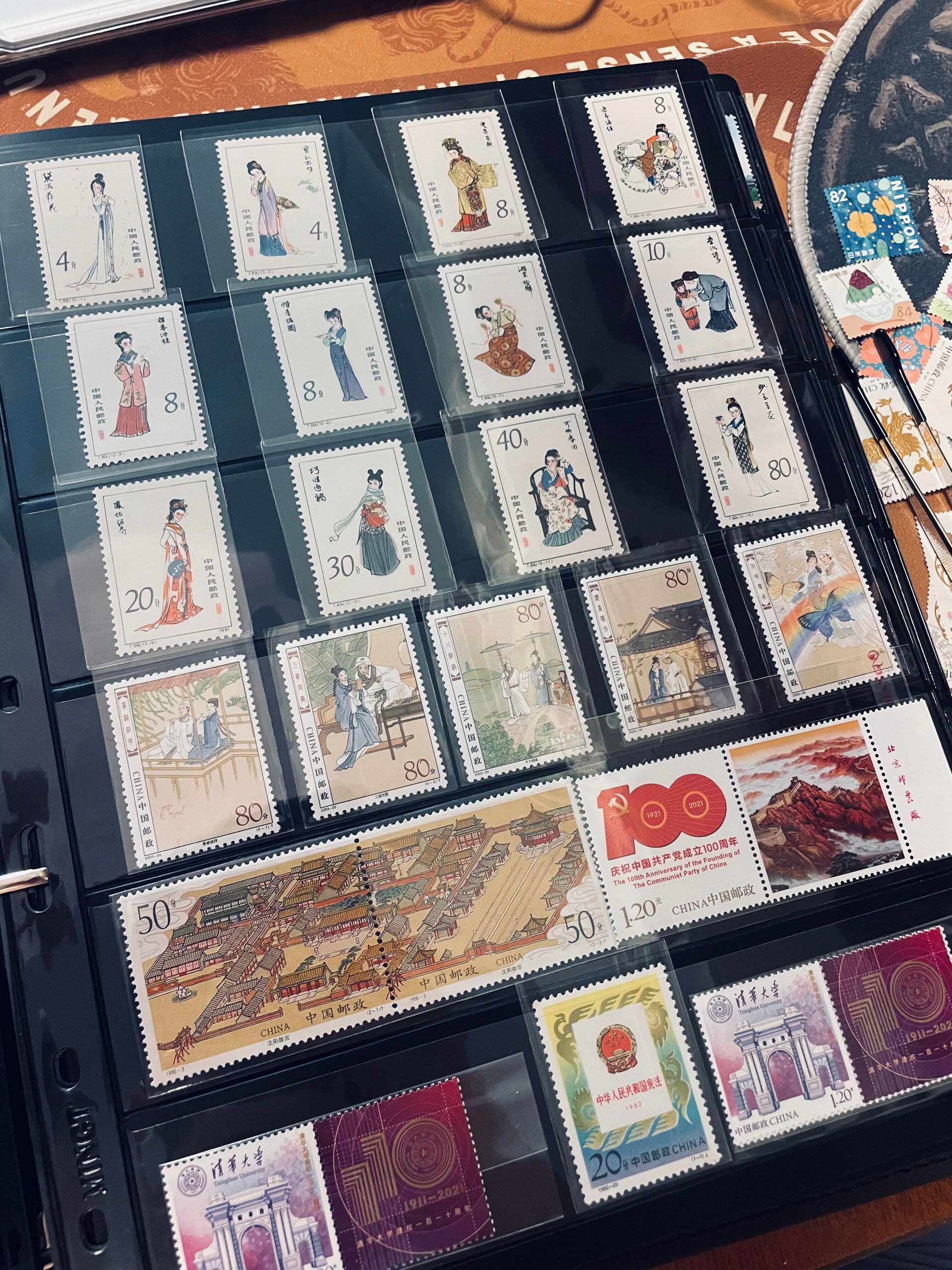 舊郵冊與集郵冊展示