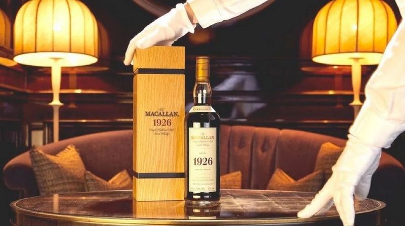 拍賣師敲下落槌的錘子，象徵威士忌拍賣市場的高昂成交價