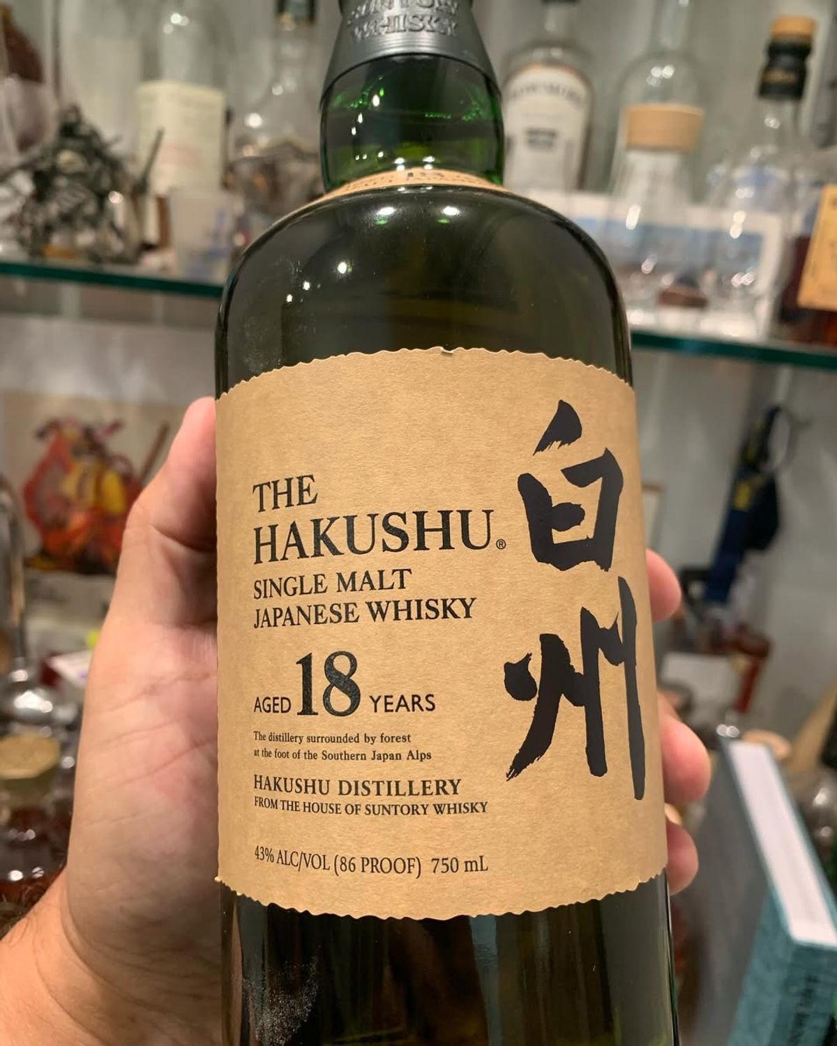 威士忌瓶身品相檢查,用來對照瑕疵要側光拍