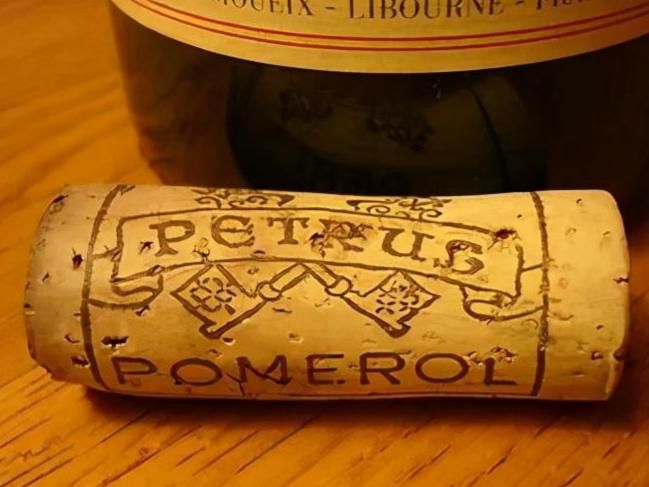 老酒開瓶時的軟木塞與陳年色澤