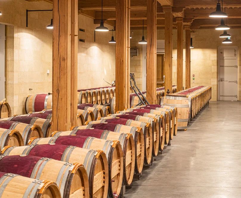 高級葡萄酒市場投資分析圖表與酒窖