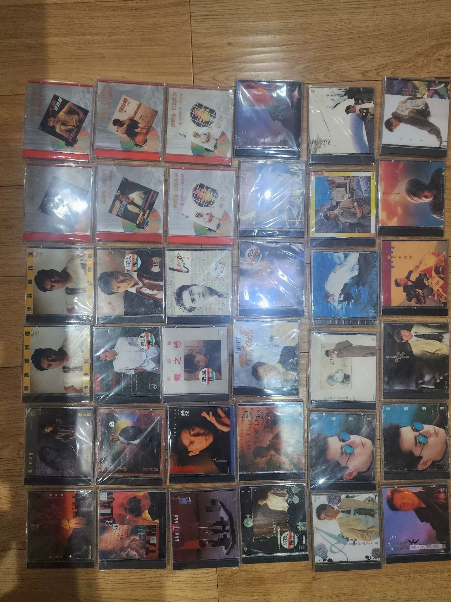 80 至 90 年代黑膠與 CD 按 A B C 三組分批整理