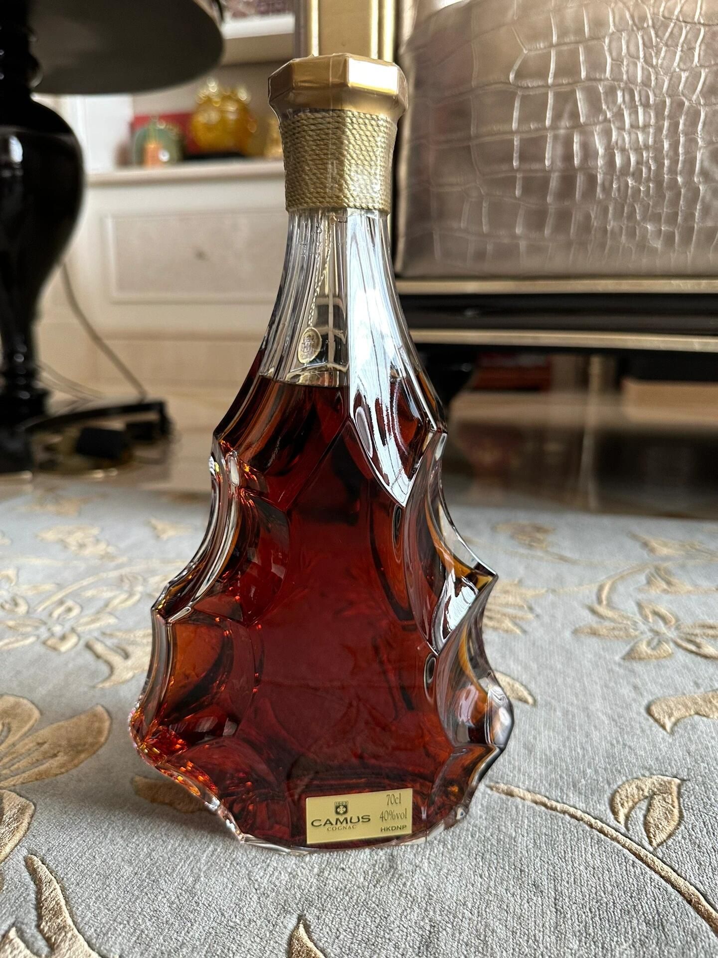 Camus Jubilee Baccarat 水晶瓶與利摩日瓷書封口秤重鑑定