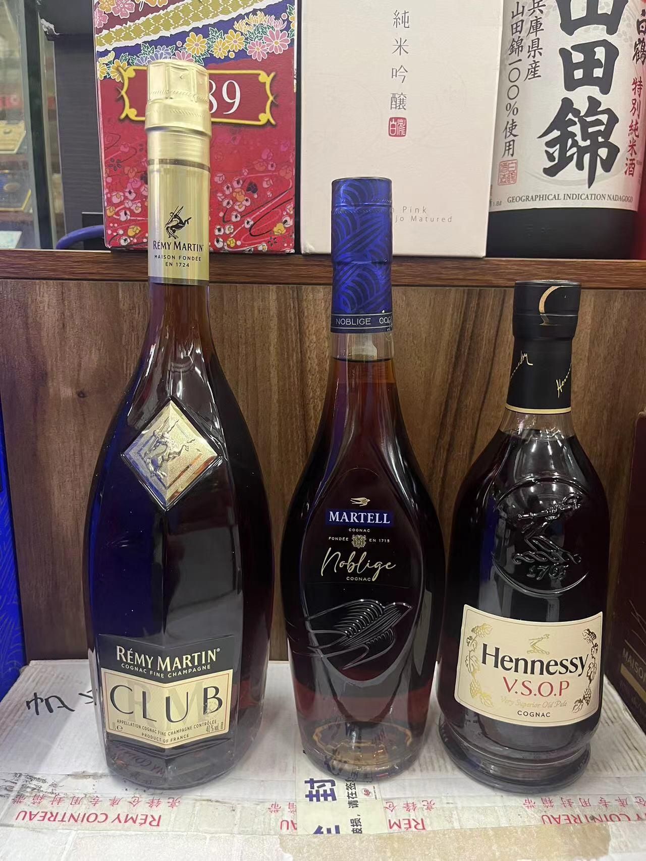 干邑老酒瓶頸高肩中肩水位與封口狀態比較