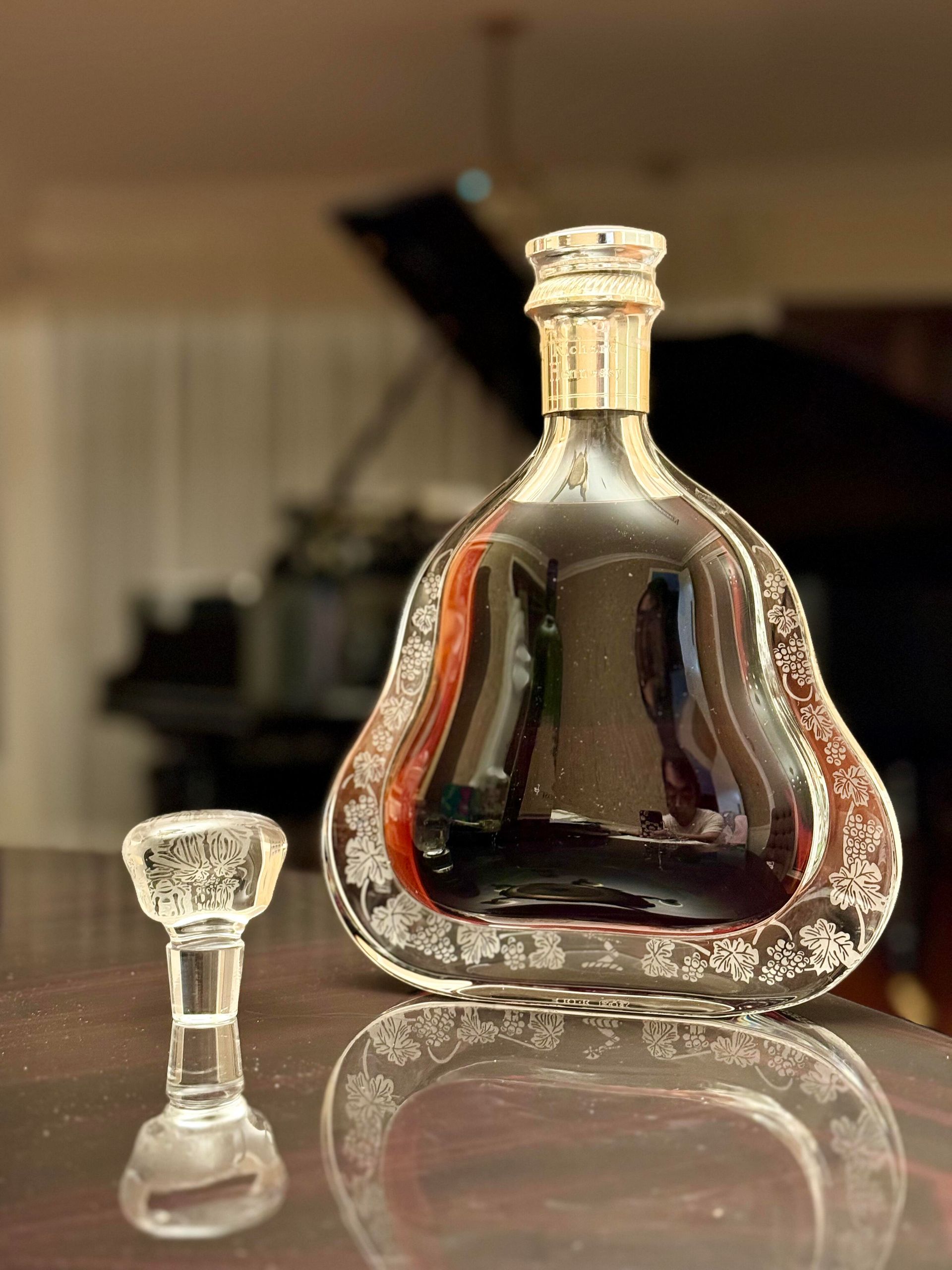 Richard Hennessy 水晶瓶塞證書與瓶底編號核對