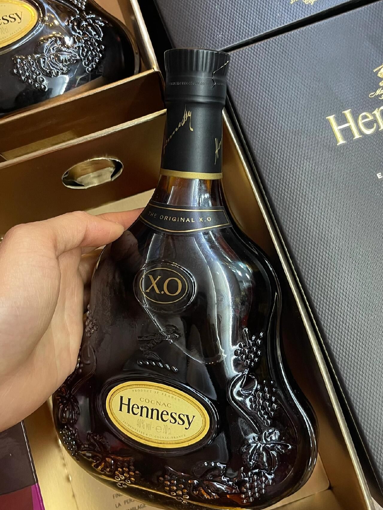 軒尼詩 XO 封口膜、齒痕與氣泡辨識示意圖