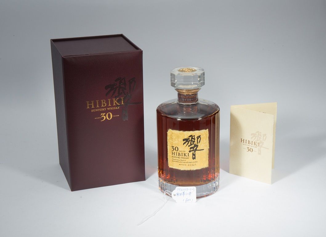 響30年威士忌及其奢華包裝，展示頂級收藏價值