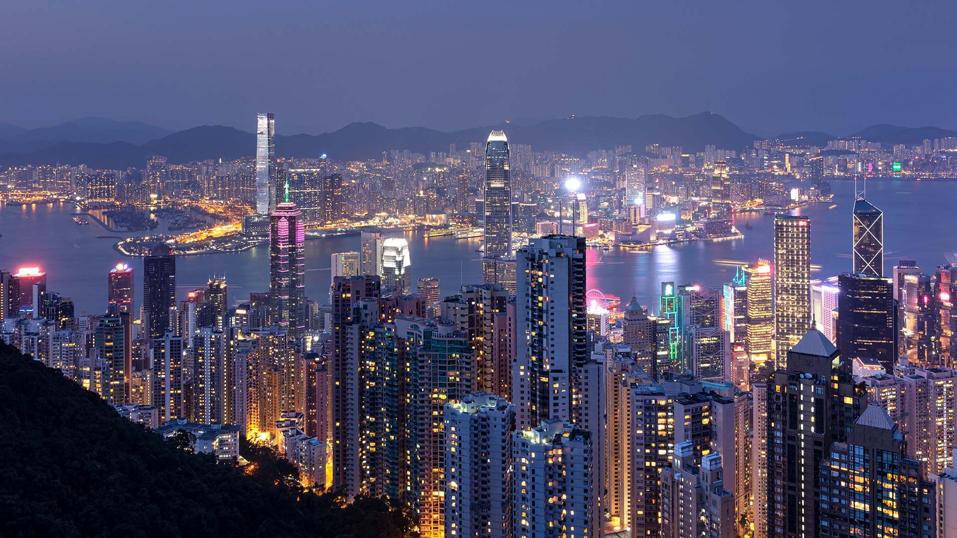 香港夜景與葡萄酒貿易中心的概念圖