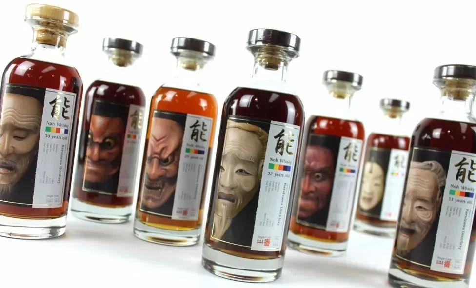 輕井澤能面系列與藝妓系列酒標藝術特寫