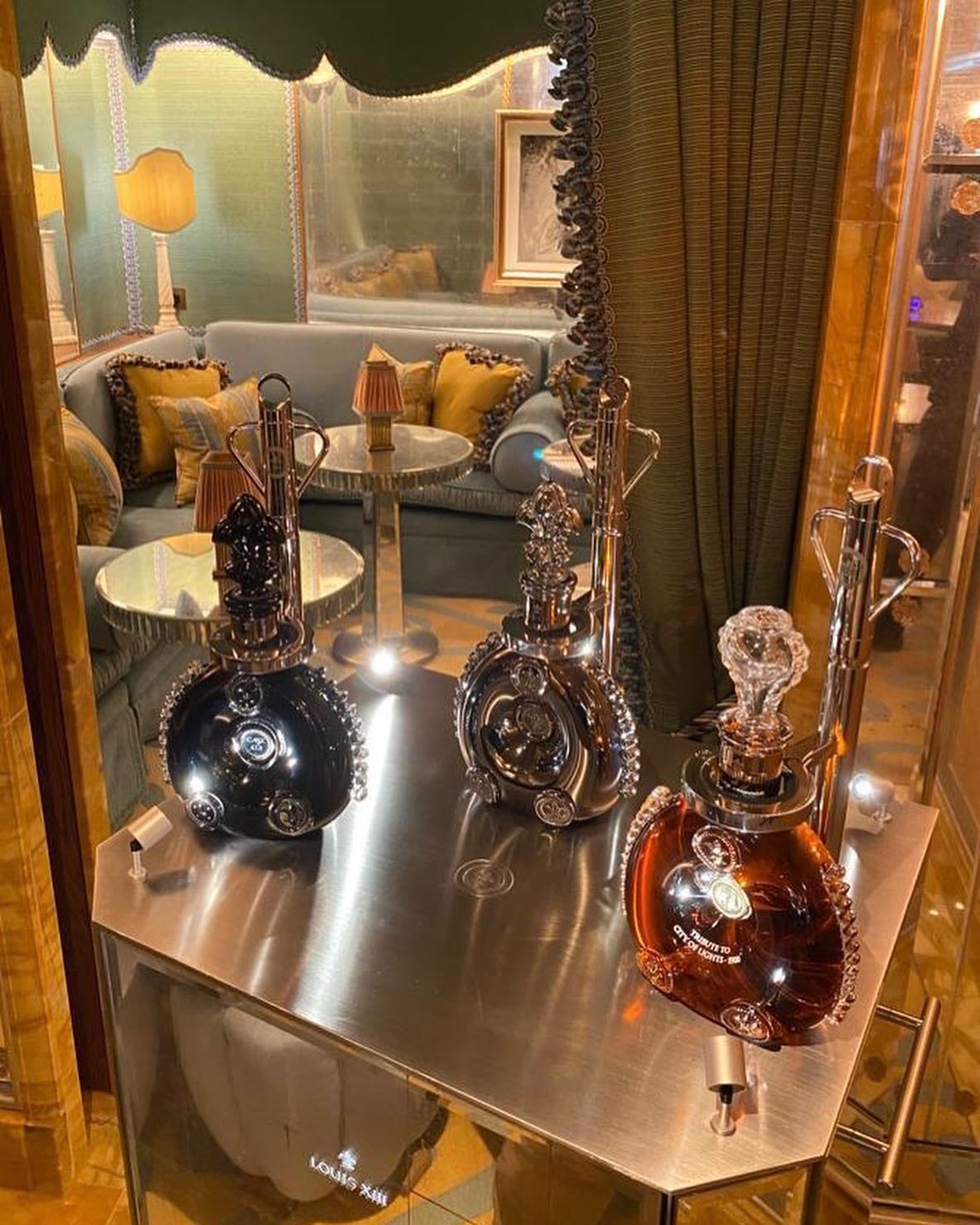 路易十三普通版與黑珍珠對比圖