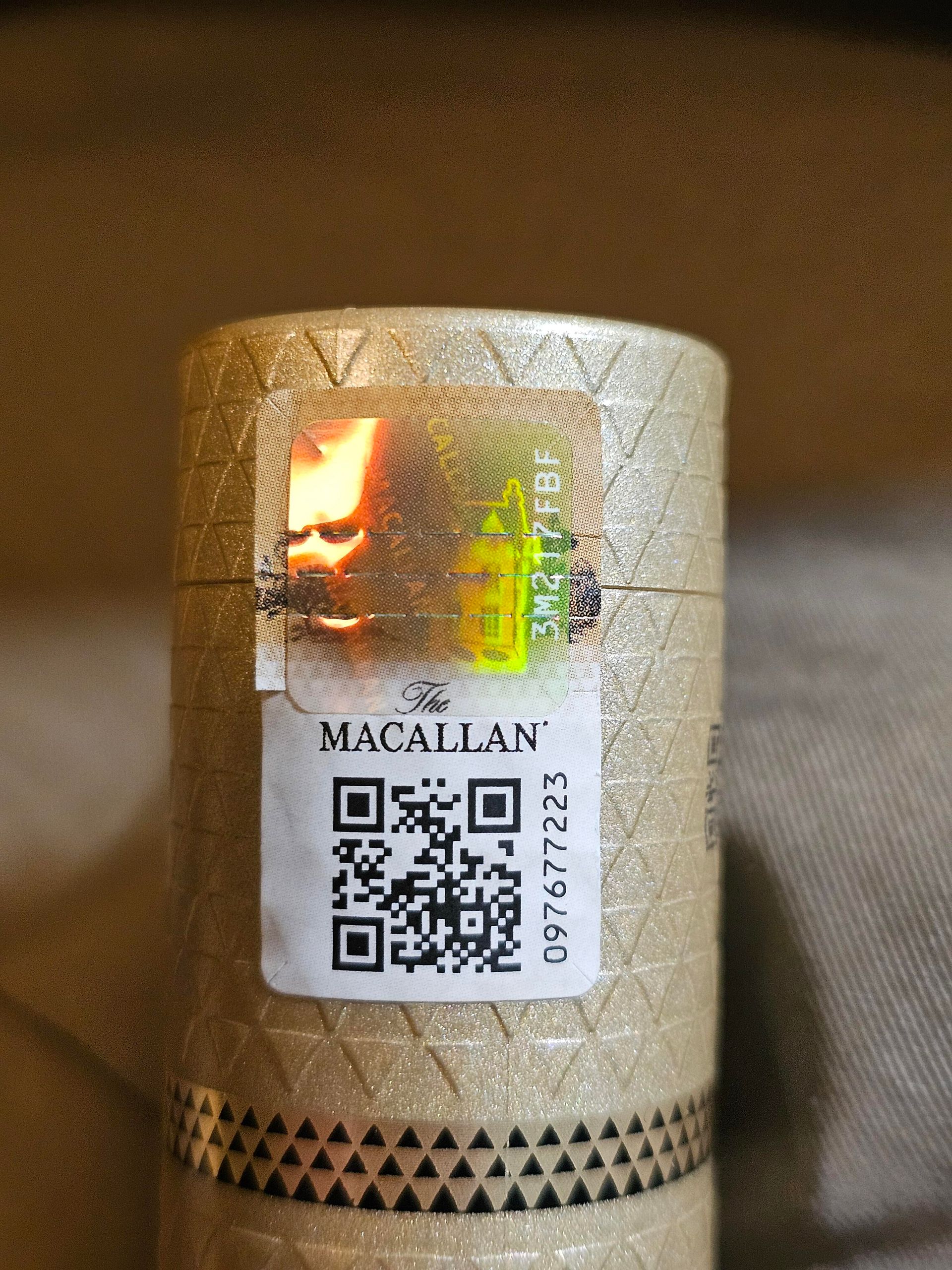 麥卡倫封口、標籤與盒況檢查示意