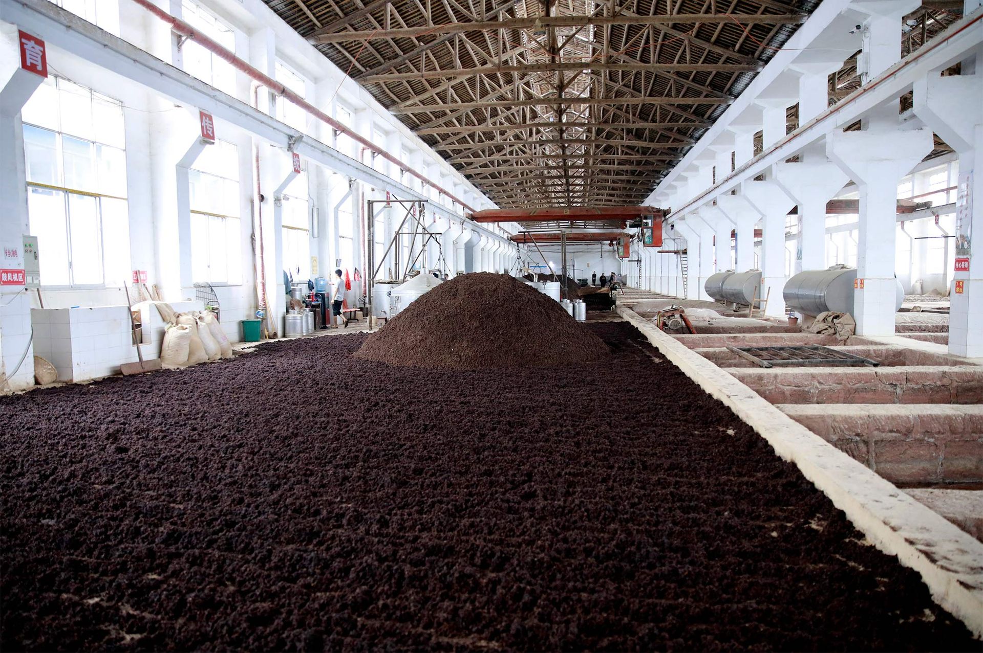 貴州茅台鎮全景與傳統釀酒環境