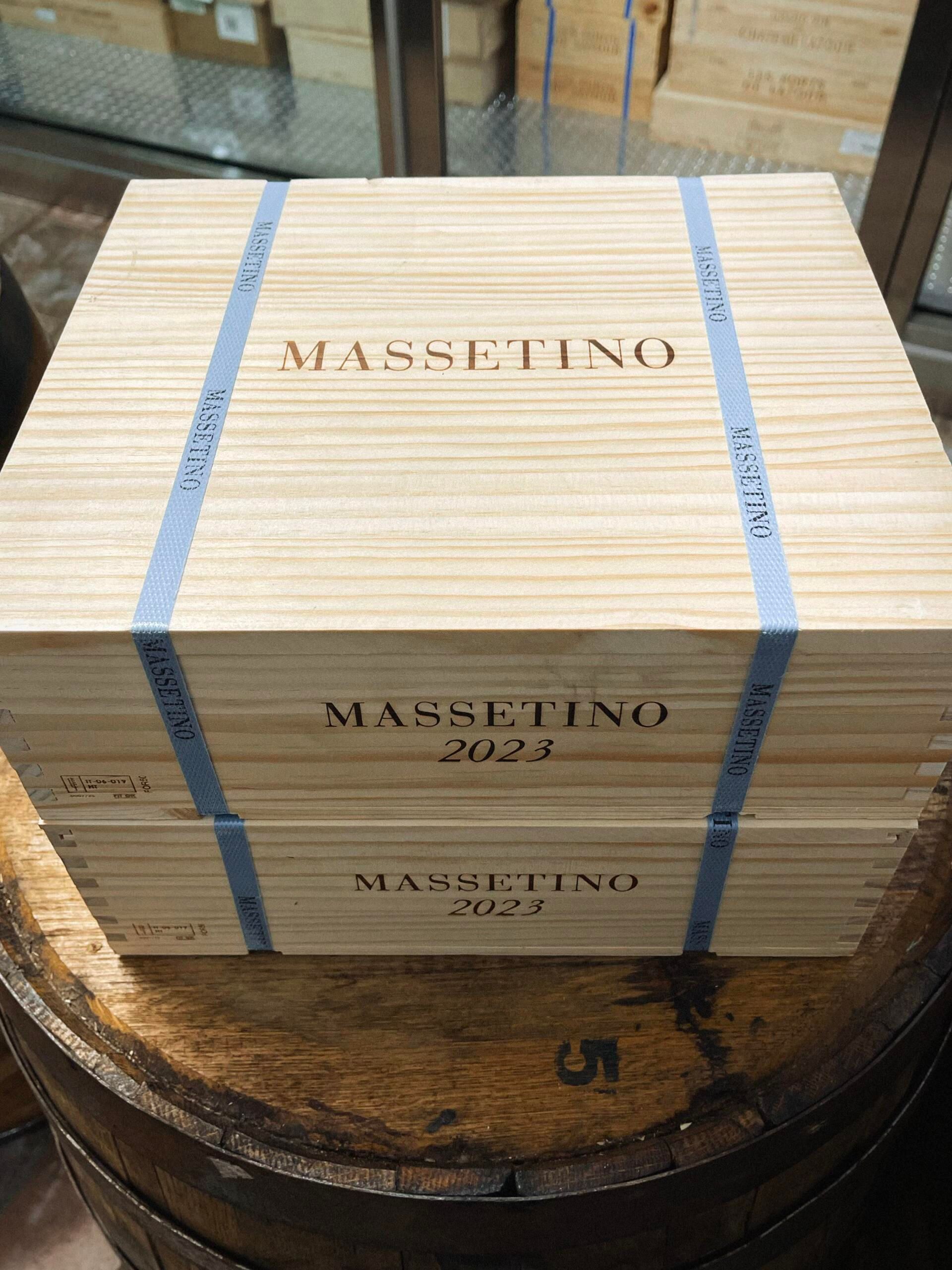 Masseto 與 Massetino 三瓶原木箱烙印、側標條碼與箱內隔板核對