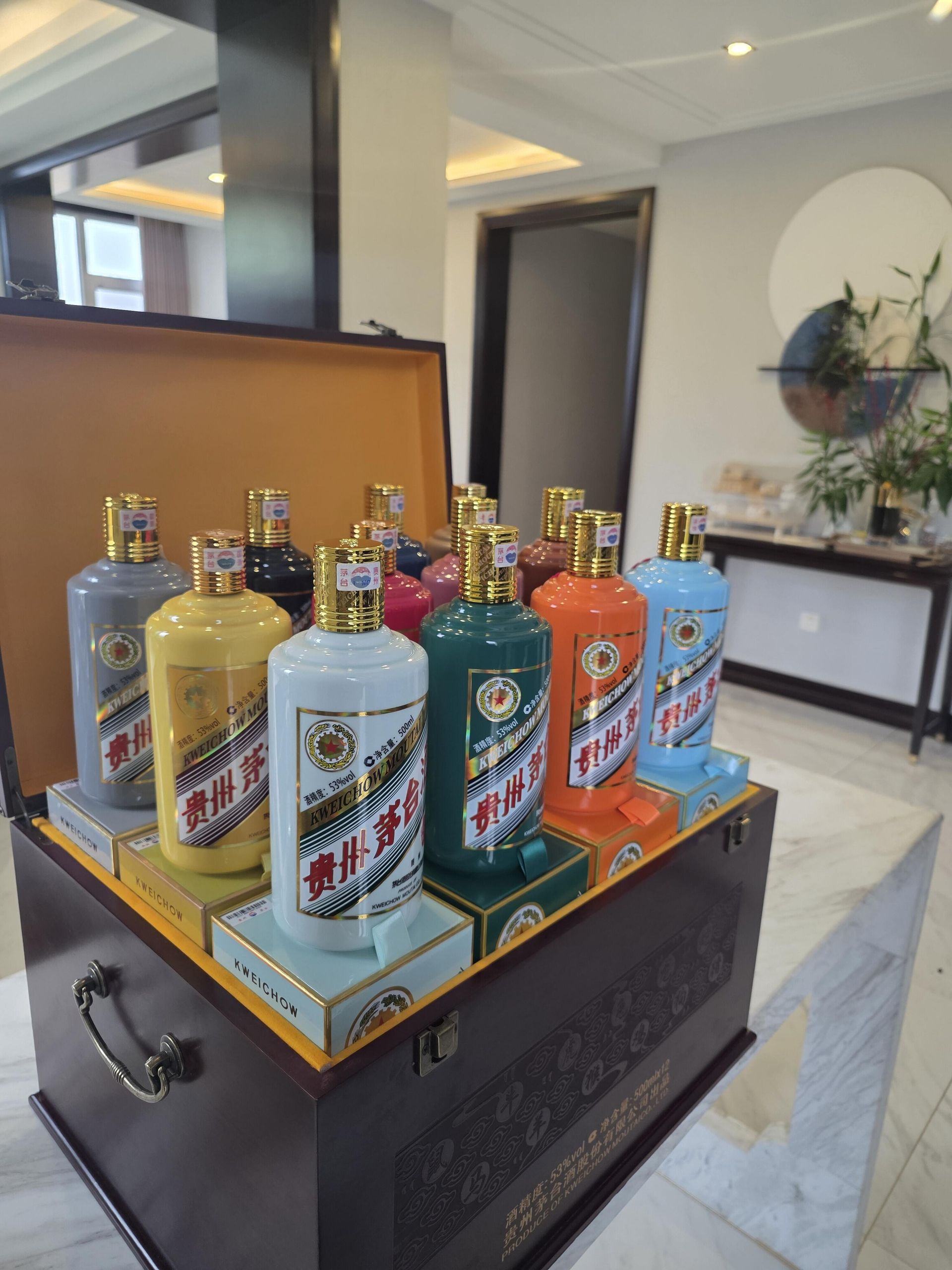 茅台生肖酒與紀念酒禮盒展示