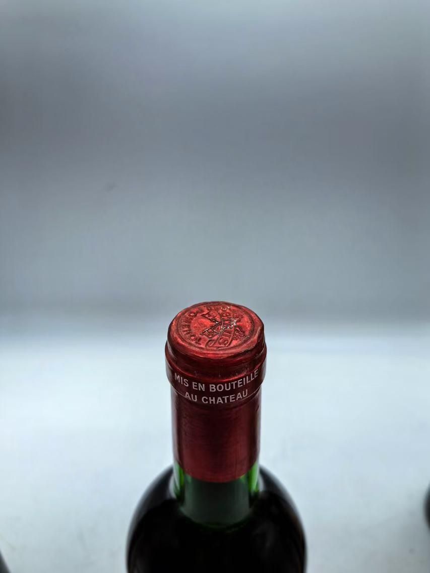 Pétrus 酒標、膠帽與細節檢查