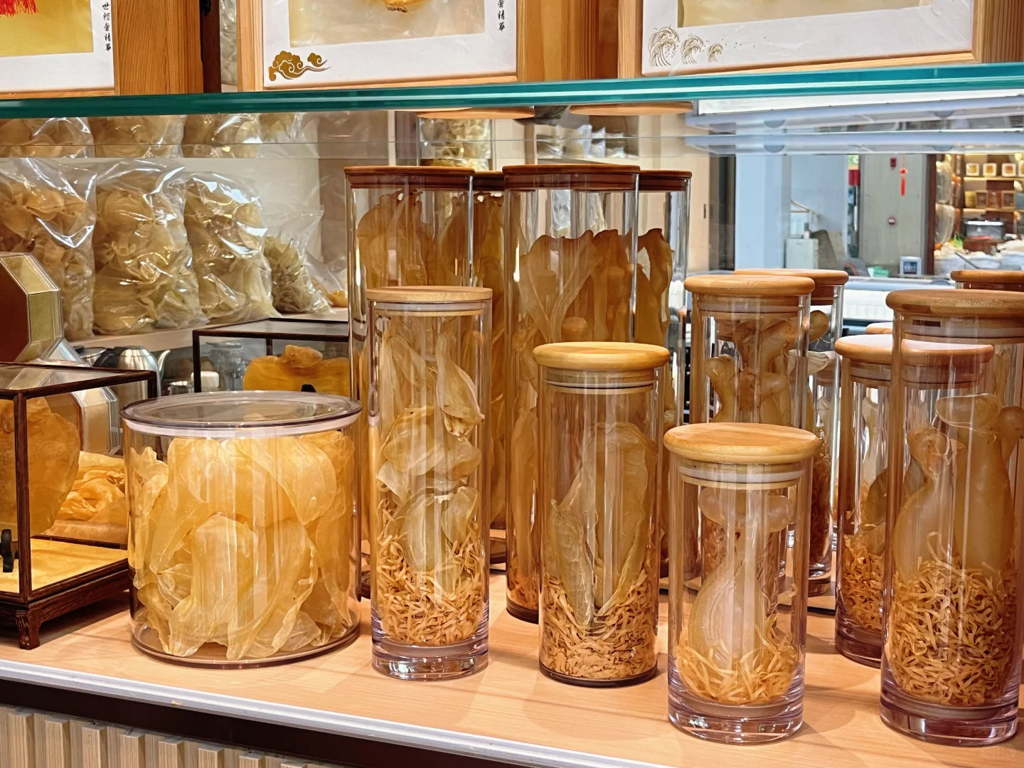 乾燥通風的環境與密封儲存容器